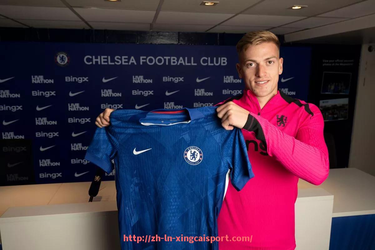 杏彩体育-世俱杯中卫控球推进能力与传导表现数据比较